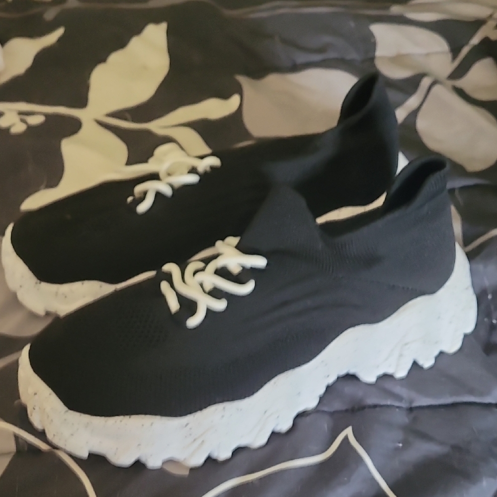 Nurse Babe 9.5 Womens Black and White Knit Sneakers